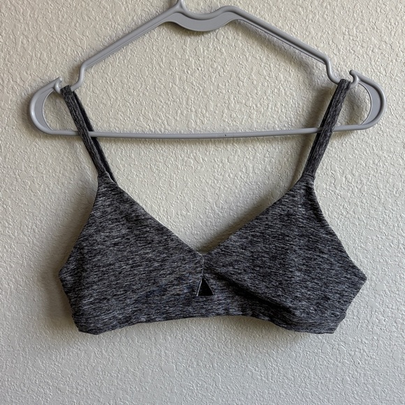 ALO Yoga Grey Alosoft Lounge Cutout Jersey Sports Bra size Medium - Picture 1 of 4